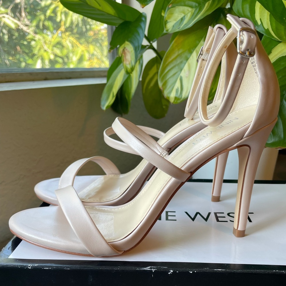 Nine West Lioro Nude Synthetic Sandal - size 7.5
